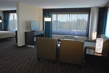 Suite, 1 King Bed, Accessible (Communications Accessible)