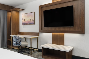 Standard Room, 1 King Bed, Patio, Poolside (with Single Sofabed)