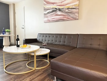 Deluxe Suite, 1 King Bed