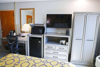 Room, 1 Queen Bed, Accessible, Non Smoking (Mobility, roll-in shower)