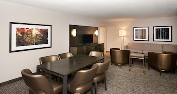 Suite, 1 King Bed, Accessible, Bathtub (Mobility & Hearing)