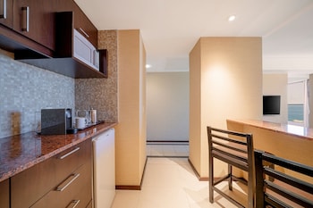 Family Suite, 1 Bedroom, Partial Ocean View