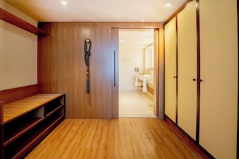 Executive Suite, 1 King Bed, Sea View