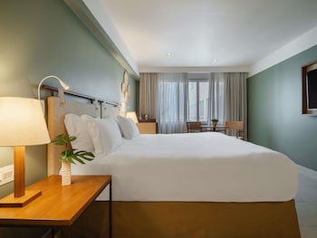 Superior Room, 1 King Bed (Accessible)
