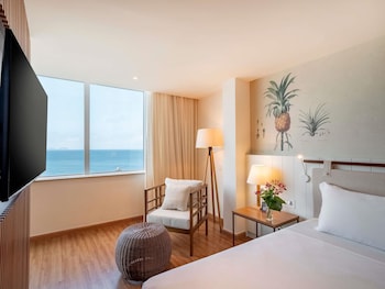 Executive Suite, 1 King Bed, Sea View