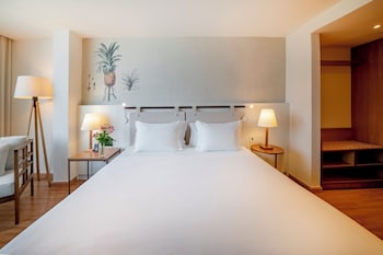 Executive Suite, 1 King Bed, Sea View