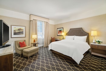 Deluxe Room, 1 King Bed, City View