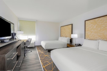 Standard Room, 2 Queen Beds, Accessible Bathtub (Communications)