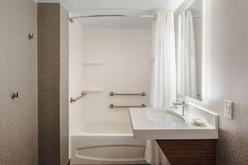 Standard Room, 2 Queen Beds, Accessible Bathtub (Communications)