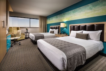 Grand Room, 2 Queen Beds, Accessible (Deluxe)
