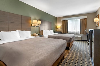 Room, 2 Queen Beds, Poolside