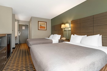 Room, 2 Queen Beds, Poolside