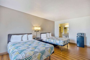 Deluxe Room, 2 Double Beds, Non Smoking, Refrigerator & Microwave