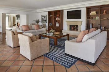 Eisenhower 1 Bedroom Suite 1 King - Pool View
