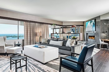 Suite, 1 Bedroom, Lake View