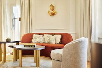 Cortes Suite