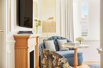 Deluxe Room with 1 King Bed