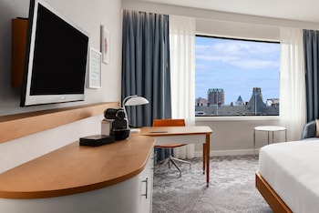Executive Room, 1 King Bed, City View
