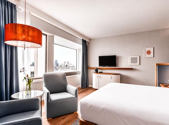 Junior Suite, 1 King Bed, City View