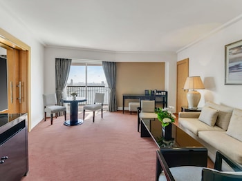 Junior Suite, 1 King Bed (Partial Nile View)