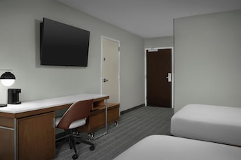 Room, 2 Queen Beds, River View