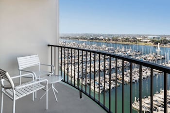Standard Room, 1 King Bed, Balcony, Tower (Bay Tower Hearing Accessible)