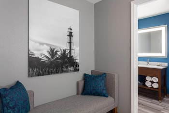 Suite, 1 King Bed, Non Smoking