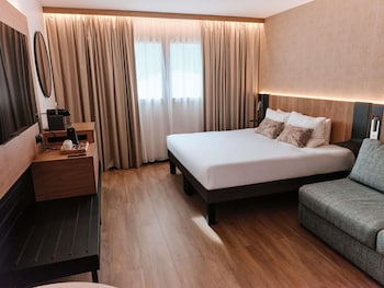 Executive Room, 1 King Bed with Sofa bed