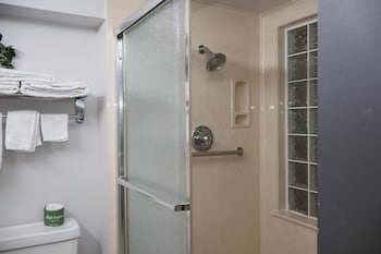 Smoking Jacuzzi King Suites