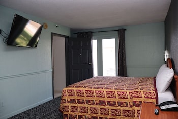 Non-Smoking Accessible King Suites