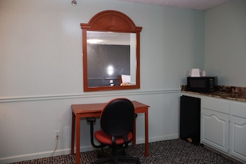 Non-Smoking Accessible King Suites