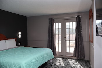 Non-Smoking Ground Floor King Suites