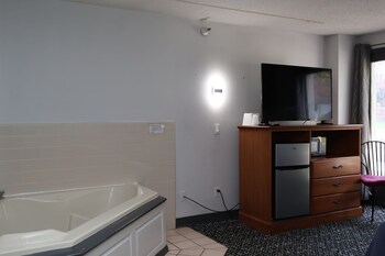Smoking Jacuzzi King Suites