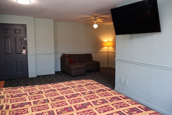 Non-Smoking Accessible King Suites