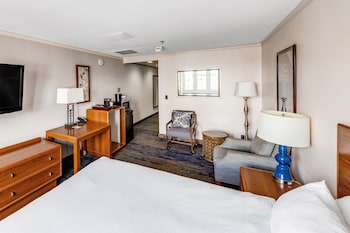 Deluxe Room, 1 King Bed, Accessible