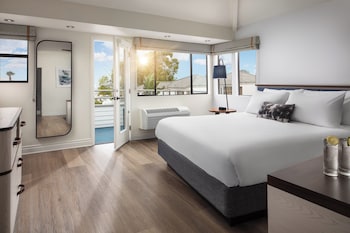 Standard Room, 1 King Bed, Ocean View