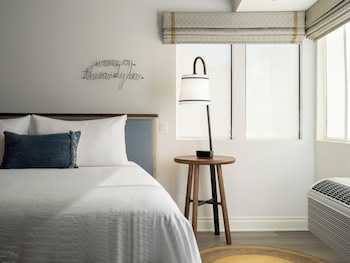 Standard Room, 1 King Bed, Ocean View