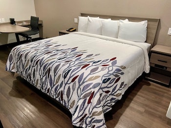 Superior Room, 1 King Bed, Smoking (Renovated)