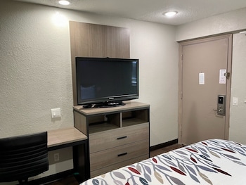 Standard Room, 1 King Bed, Non Smoking (Renovated)