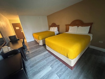 Room, 2 Queen Beds, Smoking