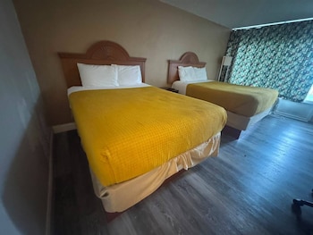Room, 2 Queen Beds, Smoking