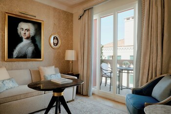 Premium Suite, 1 King Bed