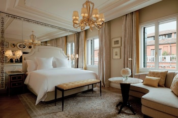 Deluxe Room, 1 King Bed