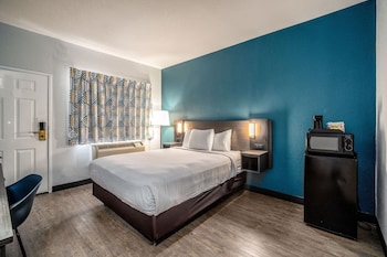 Standard Room, 1 Queen Bed, Smoking