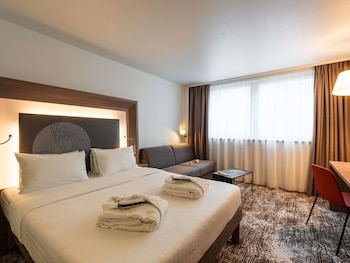 Executive Room, 1 Queen Bed with Sofa bed