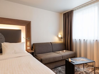 Executive Room, 1 Queen Bed with Sofa bed