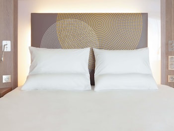 Standard Room, 1 Queen Bed