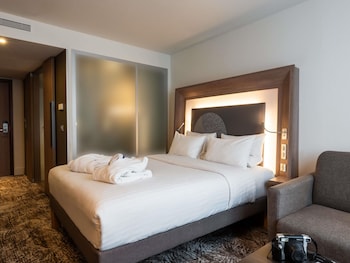 Executive Room, 1 Queen Bed with Sofa bed