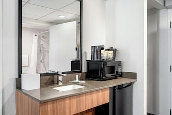 Suite, 1 Bedroom, Accessible Bathtub