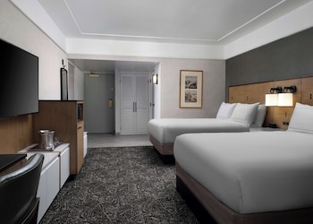 2 Double Beds